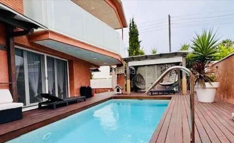 Foto 8c45d2c7-6a76-4cfd-a742-5bb7c4abdf37. Chalet avec parking piscine dans Cunit residencial Cunit