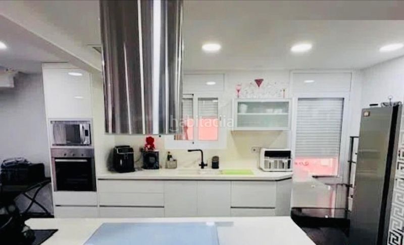 Foto cc7a23b9-34ca-442c-b0b3-81f091501815. Chalet avec parking piscine dans Cunit residencial Cunit