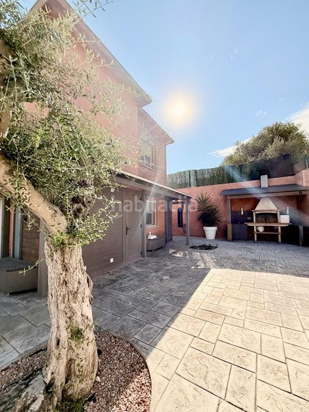 Foto f7e3161a-121f-4a58-94c6-dae885d60c8d. Chalet avec parking piscine dans Cunit residencial Cunit