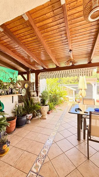 Foto 4a4c2936-f6a2-4e29-b6c6-455feeca1534. Casa aparellada amb aparcament piscina a Cunit residencial Cunit
