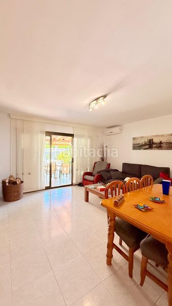 Foto 4e1be308-8151-4037-99e8-5232d7b22a82. Casa aparellada amb aparcament piscina a Cunit residencial Cunit
