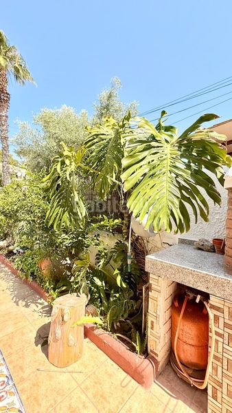 Foto 5b6c6e9d-7a23-42d3-81de-41a36d5afc45. Casa aparellada amb aparcament piscina a Cunit residencial Cunit