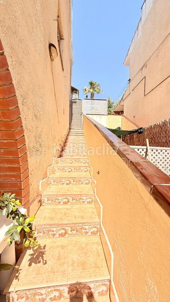 Foto 6ceeab67-8027-4d5b-b5ab-ed65906a13a2. Casa aparellada amb aparcament piscina a Cunit residencial Cunit