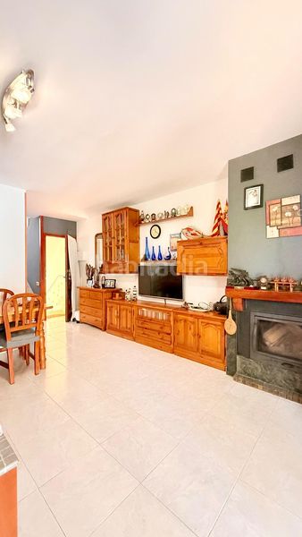 Foto 7ba7fb16-e996-4725-ba45-247e536ae7f2. Casa aparellada amb aparcament piscina a Cunit residencial Cunit