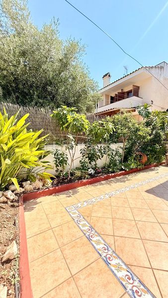 Foto 9b747c06-b3e6-4f34-8b84-fb882315c6ec. Casa aparellada amb aparcament piscina a Cunit residencial Cunit
