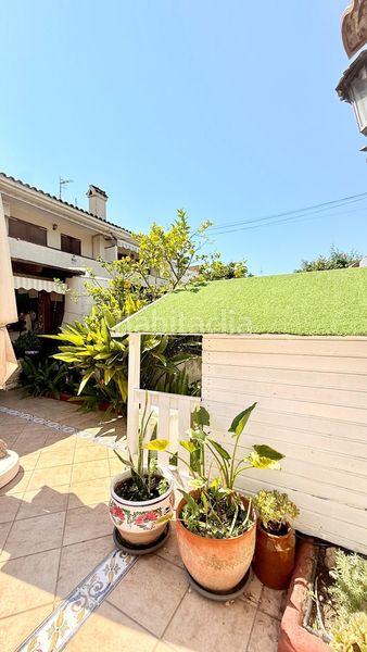 Foto 9f05527f-33a0-495a-84b4-720f7514488b. Casa aparellada amb aparcament piscina a Cunit residencial Cunit