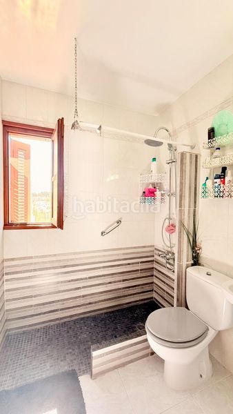 Foto ea739b98-22af-4c75-8d9a-8e6a08dd1388. Casa aparellada amb aparcament piscina a Cunit residencial Cunit