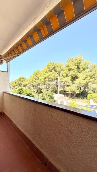 Foto f25d7ce9-7b8d-44af-9f1e-8e7ee9129914. Casa aparellada amb aparcament piscina a Cunit residencial Cunit
