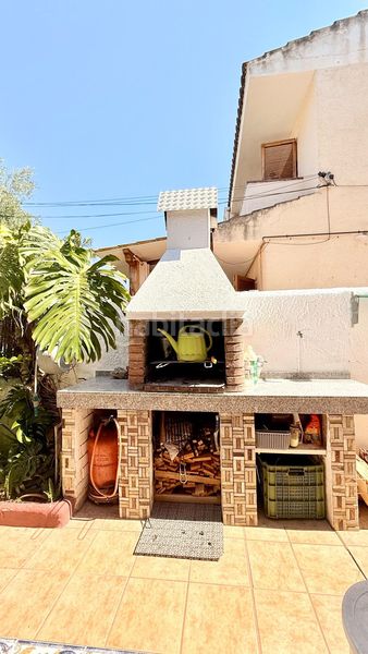 Foto f9abef94-8e4e-4ebf-a888-45640b8c9f4f. Casa aparellada amb aparcament piscina a Cunit residencial Cunit