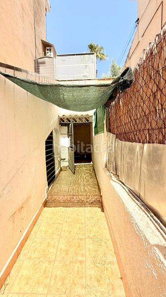 Foto f9b2e25f-b999-41ca-8737-0a56931adcc2. Casa aparellada amb aparcament piscina a Cunit residencial Cunit