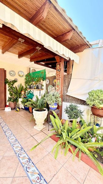 Foto fa8ea96f-07de-4813-9921-7d94a8f20e3d. Casa aparellada amb aparcament piscina a Cunit residencial Cunit