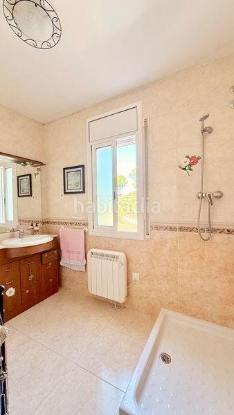 Foto 026bbd76-e135-4dfe-a91d-0627cd3a4212. Casa aparellada amb calefacció aparcament a Mas romeu Calafell
