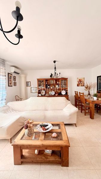 Foto 9877ce17-dac3-48aa-9455-6879105487d0. Casa aparellada amb calefacció aparcament a Mas romeu Calafell