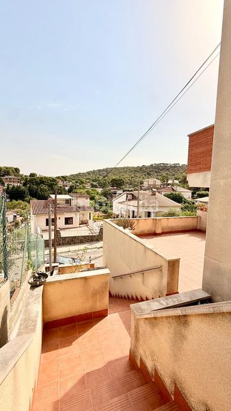 Foto a1d1a1b8-0a12-42e8-9345-8bfbe67d3f52. Casa aparellada amb calefacció aparcament a Mas romeu Calafell