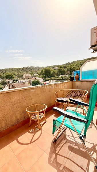 Foto b144ba79-4609-4e86-9225-87a02f885d91. Casa aparellada amb calefacció aparcament a Mas romeu Calafell