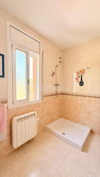 Foto b55b6830-a1ca-4ca3-851e-21fbe09a75be. Casa aparellada amb calefacció aparcament a Mas romeu Calafell