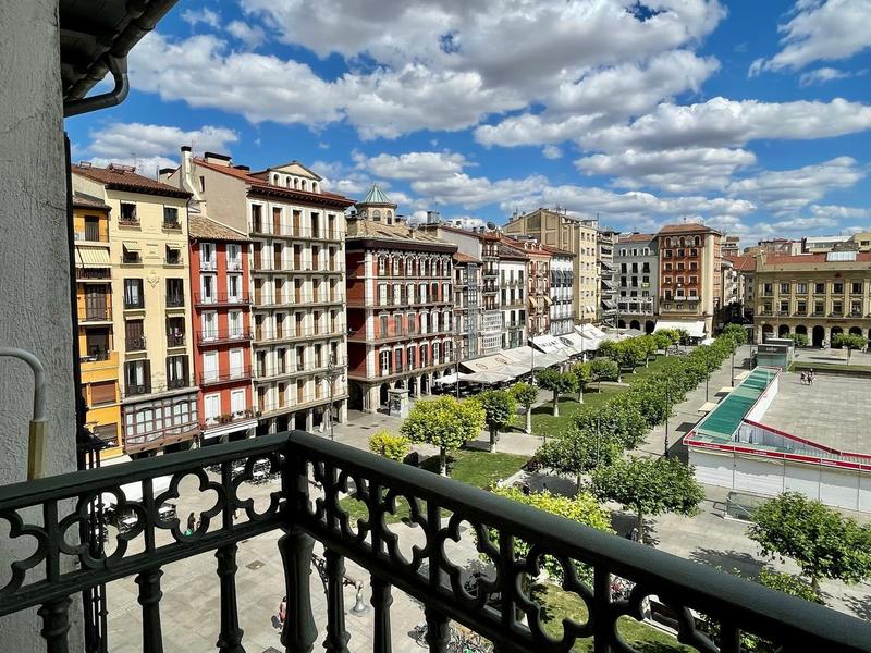 Foto 36a5b1e6-fdfe-4044-af29-fe4d50eee836. Location appartement avec chauffage parking dans Casco Antiguo Pamplona / Iruña