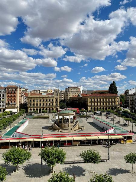 Foto 12b1f583-2992-404e-9e4f-82996f616673. Lloguer pis amb calefacció aparcament a Casco Antiguo Pamplona / Iruña
