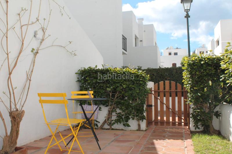 Foto e25cf9db-a610-49f4-9df2-ecf9441a6d7e. Alquiler estudio  reformado con parking! en Estepona