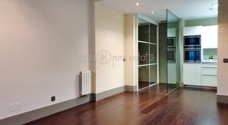Lloguer Apartament a Calle de la reina 21. Boga real estate ofrece en alquiler estupendo piso exterior en e