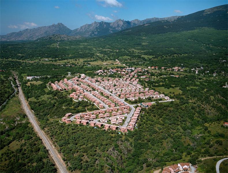 Foto 46d17f84-cd99-4ead-aec1-5c0f17fc5377. Promotion URBANIZACIÓN PARQUE MIRAFLORES dans Miraflores de la Sierra. Logements de biens neufs