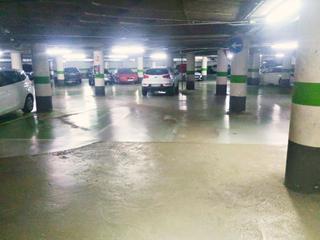 Miete Autoparkplatz in Centre. Garaje en alquiler en centre.