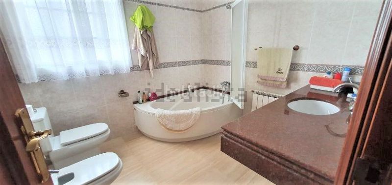 Foto d2319fcf-7952-416b-bf72-9af9b488e1a6. Xalet amb calefacció aparcament piscina a Segur de Calafell nucli urbà Segur de Calafell