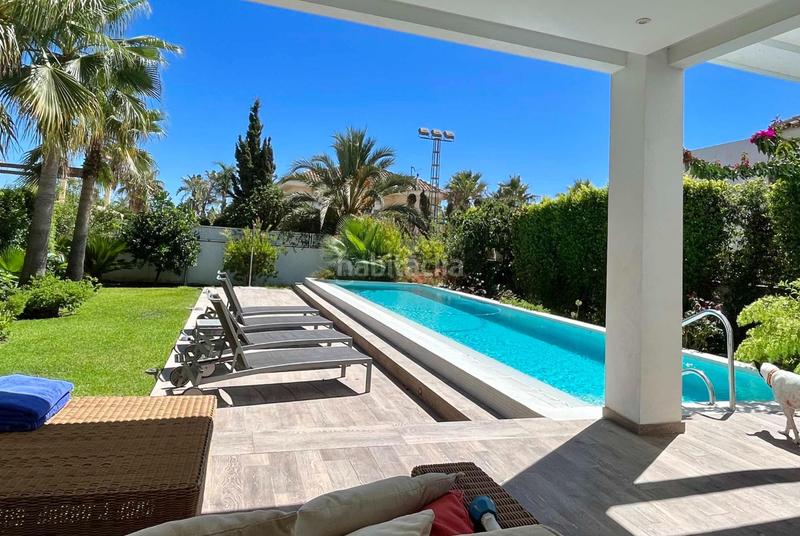 Foto e6cf089d-eaa8-4734-96a1-6575ac563426. Casa amb aparcament piscina a Marbesa Marbella