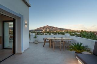 Penthouse in Califa-ur nva andalucia 17. Ático con vistas panorámicas a la concha y al mediterráneo  nuev