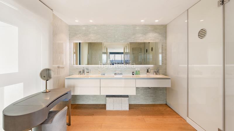 Foto e8631632-7bb6-4373-be9f-3c40467213a3. Attique avec parking dans Puerto Banús Marbella