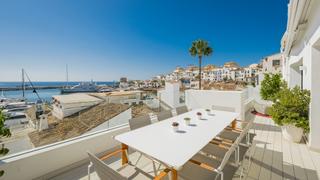 Àtic a Puerto Banús. Exquisito ático de lujo con vistas al mar y al puerto en puerto