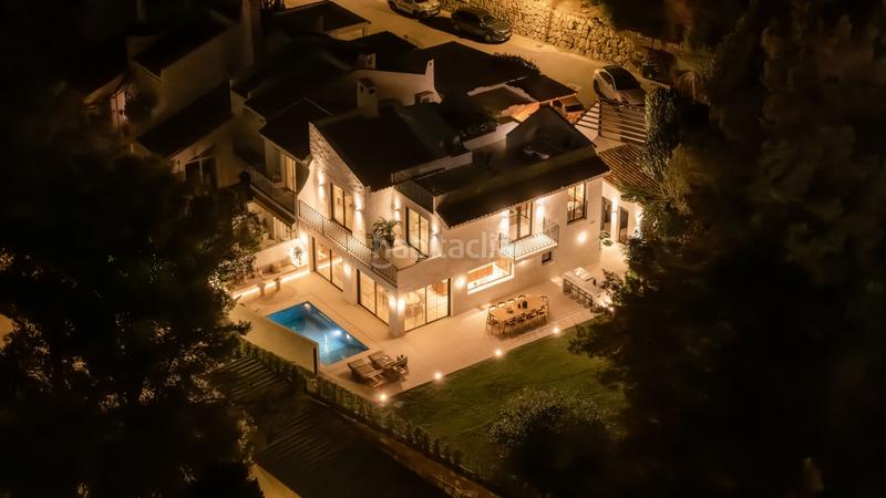 Foto f20f5142-c12c-4b62-9a42-97e2c1ac23a2. Casa aparellada amb aparcament piscina a Aloha Marbella