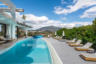 Casa en Nueva Andalucía centro. Villa casa blanca  nueva andalucía, marbella