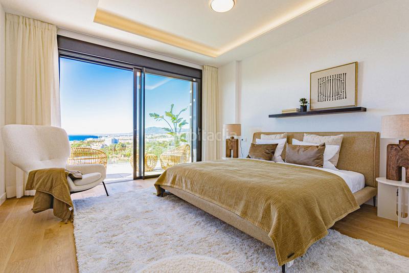 Foto f6e75d87-01c4-47ac-a031-bcba090df2cb. Casa pareada villa apareada de lujo este, en Elviria Marbella