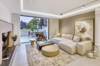 Rez-de-chaussée à Marina puente romano 11. Lujoso apartamento en planta baja en puente romano  milla de oro