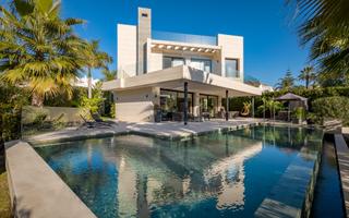 Haus in Aloha. Villa contemporánea en parcelas del golf  nueva andalucía, marbe
