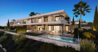 Casa aparellada a Elviria. Impresionante villa pareada con solarium y piscina privada  marb