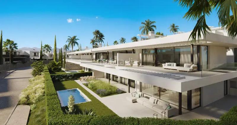 Foto f2bca2bd-eb7b-4e5e-9d22-734a26b86ea4. Doppelhaus mit parking pool in Elviria Marbella