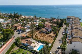 Terreny residencial a Tenerife-marbesa 2. Parcela con proyecto a un paso del mar  marbesa, marbella este
