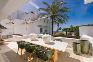 Apartament a P golf rio real 8. Apartamento renovado con acceso directo a la playa  marbella eas