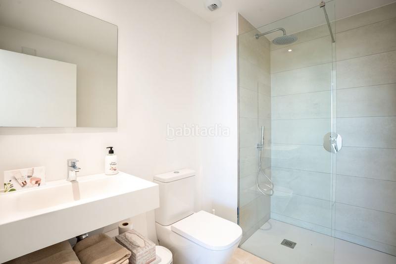 Foto ca2bdc94-307a-4688-8b7c-e78e017c33f8. Planta baja en ur-6 el higueron 15 apartamento moderno en planta baja con vistas parciales al mar en venta El Higuerón west, en Fuengirola