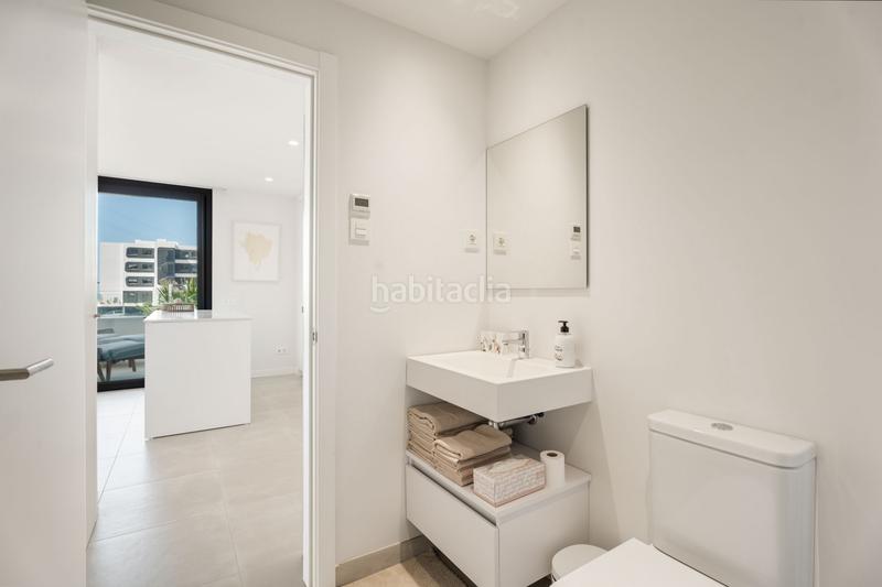 Foto d58641ef-d786-4e50-b524-aa4077a695ff. Planta baja en ur-6 el higueron 15 apartamento moderno en planta baja con vistas parciales al mar en venta El Higuerón west, en Fuengirola