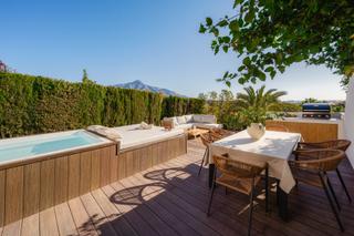 Planta baixa a N andalucia j 8. Apartamento renovado en planta baja con piscina privada y vistas