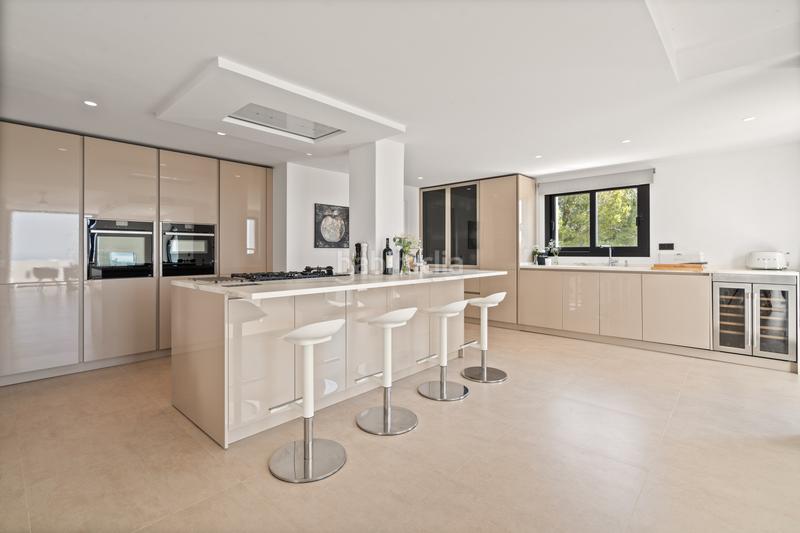 Foto 93b2a470-9ab5-4300-a83e-8cc7ed48d859. Casa a nueva andalucia 6l 25 a Los Naranjos Marbella