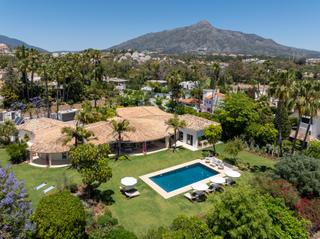 Casa a Osa menor-nv andalucia g 1. Villa en una sola planta con jardín botánico  la cerquilla, nuev