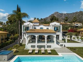 Casa a Altos reales 4. Villa elegante en la prestigiosa comunidad cerrada de altos real