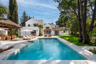 Casa a Oslo-nva andalucia d 6. Villa las palmeras  vida refinada en las brisas, nueva andalucía