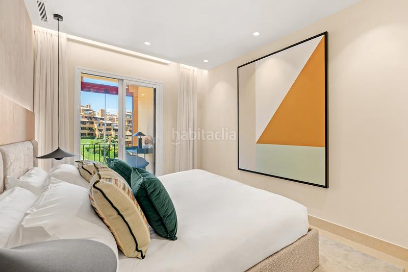 Foto 38e8878c-ce97-49c1-8585-a3a76b079ea3. Apartamento en nacional 340 159 apartamento costero reformado con vistas al mar e interiores sofisticados los granados del mar, este en Estepona