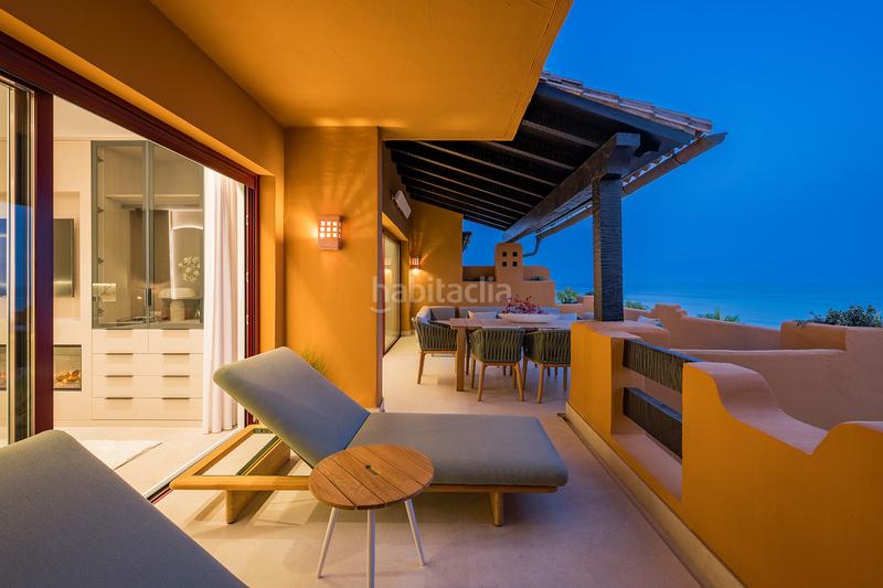 Foto 40d5d9b9-d4e0-4989-aae4-d2fde5a53c1a. Apartamento en nacional 340 159 apartamento costero reformado con vistas al mar e interiores sofisticados los granados del mar, este en Estepona