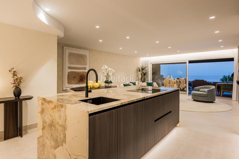 Foto 443ed7cb-0e6d-4324-b0a9-140dbaaad9b4. Apartamento en nacional 340 159 apartamento costero reformado con vistas al mar e interiores sofisticados los granados del mar, este en Estepona
